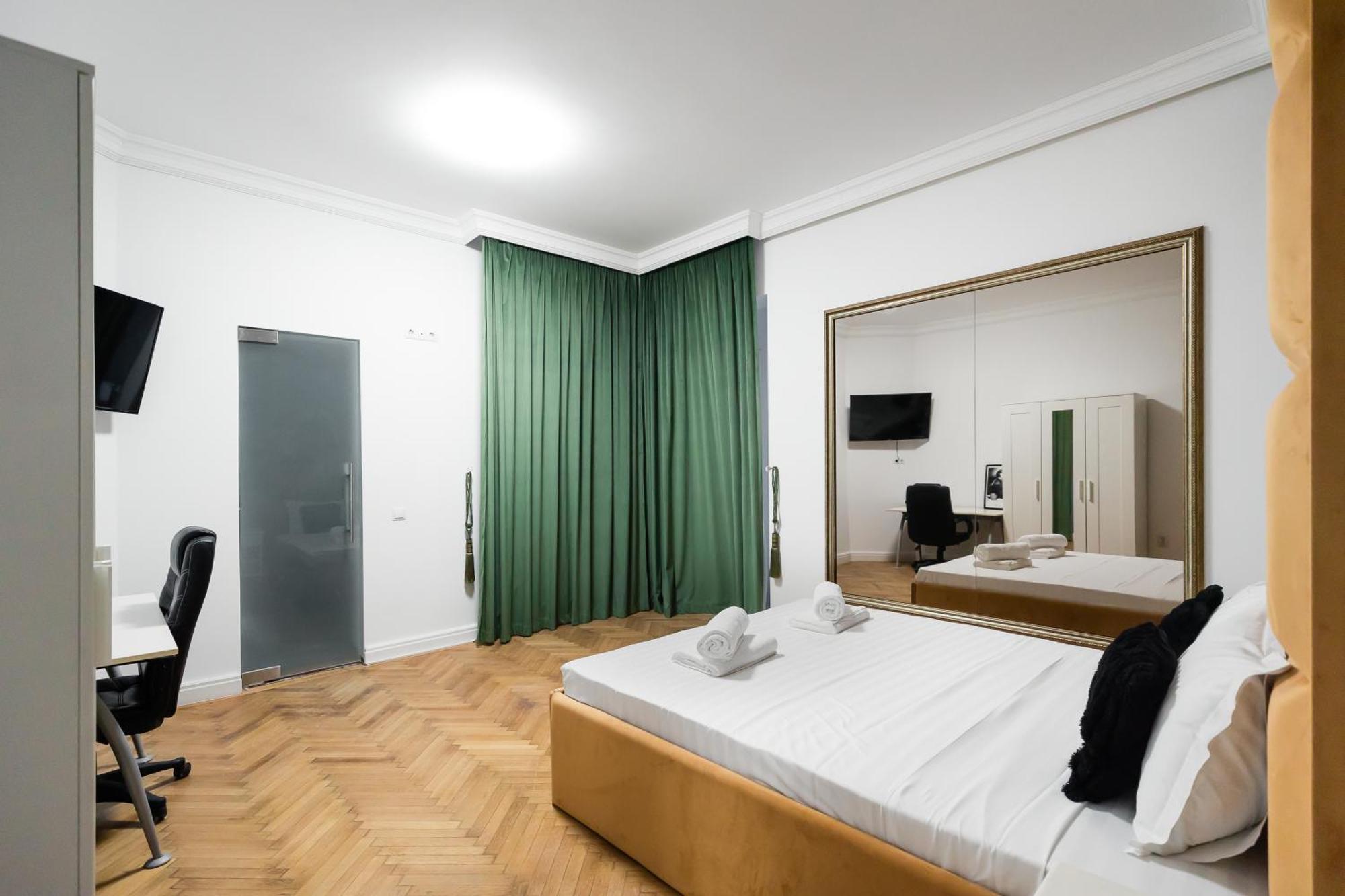 Central In Piata Romana Apartament
