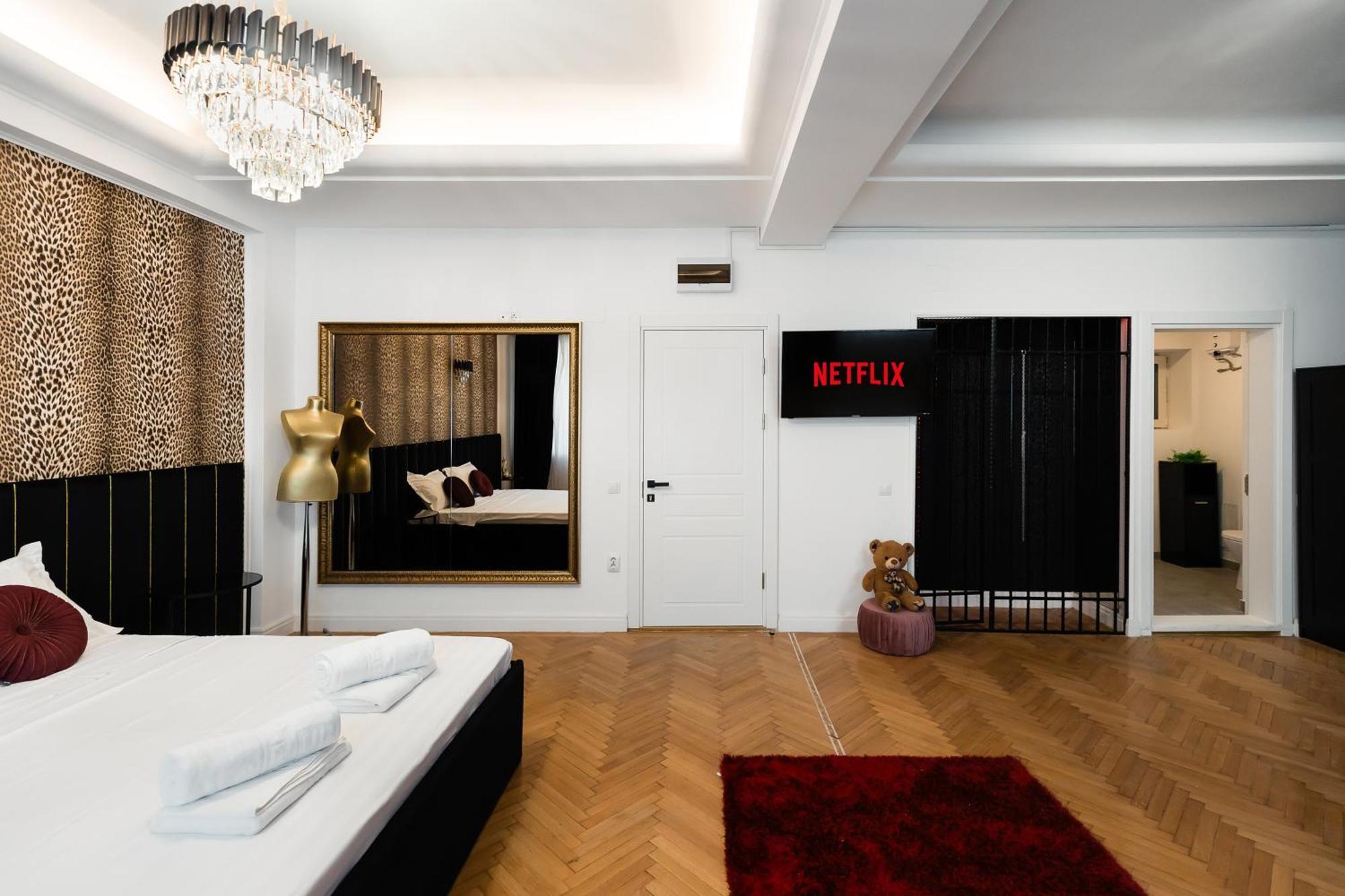 Central In Piata Romana Apartament